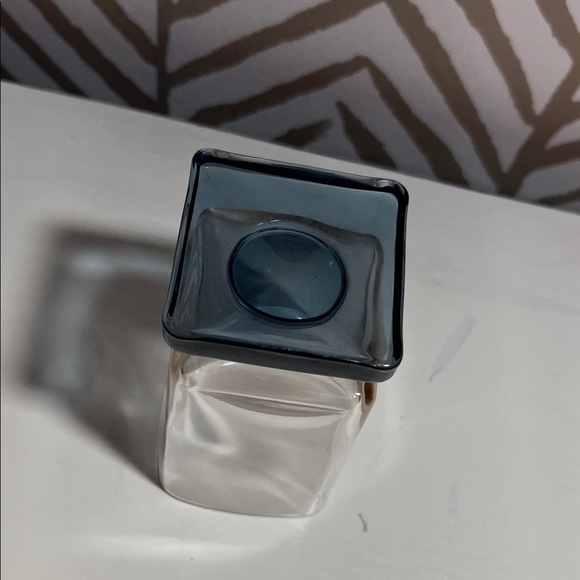 Elegant Square Glass with Blue Base - Picture 5 of 5